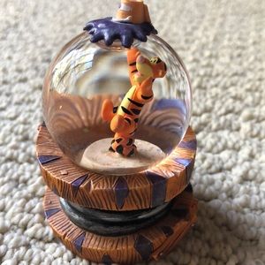 Authentic Tigger Snow Globe